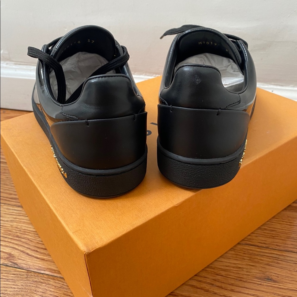 Women’s Size 7 (EU 37) Black Louis Vuitton Sneaker - Picture 7 of 11